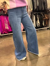 Load image into Gallery viewer, Medium Wash Vintage Wide Leg O2 Jeans - PLUS RESTOCK