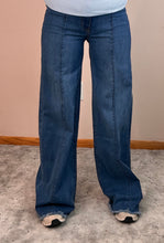Load image into Gallery viewer, Mediun Wash Front Seam Wide Leg O2 Jeans - No Pockets