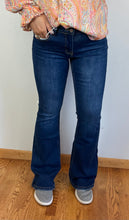 Load image into Gallery viewer, Mid Rise Flare Lovervet Jeans
