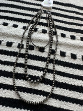 Load image into Gallery viewer, 30&#39;&#39; 3-Strand Polished Navajo Pearl Necklace
