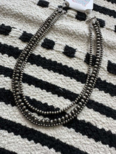 Load image into Gallery viewer, 18&#39;&#39; 3-Strand Polished Navajo Pearl Necklace
