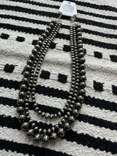 Load image into Gallery viewer, 24&#39;&#39; 3-Strand Navajo Pearl Necklace
