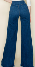 Load image into Gallery viewer, Mediun Wash Front Seam Wide Leg O2 Jeans - No Pockets