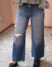 Load image into Gallery viewer, Wide Leg Cropped Petra Jeans
