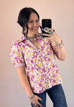 Load image into Gallery viewer, Orchid Floral Button Up Top
