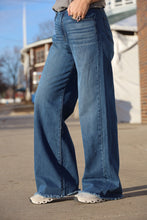 Load image into Gallery viewer, Medium Wash Wide Leg Jeans
