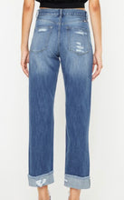 Load image into Gallery viewer, Medium Wash Distressed Straight KanCan Jeans
