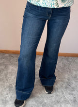Load image into Gallery viewer, Trouser Hem Flare Vervet Jeans

