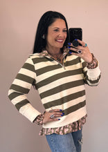 Load image into Gallery viewer, Floral Collared Button Down Top **2 COLORS**
