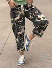 Load image into Gallery viewer, Camo Drawstring Barrel Risen Jeans
