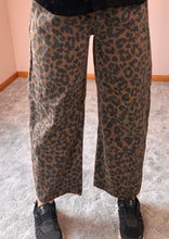 Load image into Gallery viewer, Leopard Barrel Jeans
