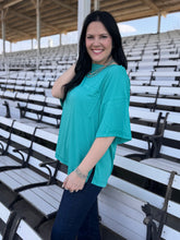 Load image into Gallery viewer, Ribbed Boyfriend Top **2 COLORS** - PLUS
