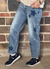 Load image into Gallery viewer, Star Boyfriend Fit Risen Jeans
