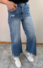 Load image into Gallery viewer, Medium Wash Cropped Wide Leg Risen Jeans
