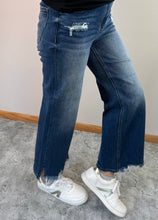 Load image into Gallery viewer, Dark Cropped Wide leg Risen Jeans
