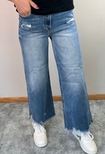 Load image into Gallery viewer, Medium Wash Cropped Wide Leg Risen Jeans
