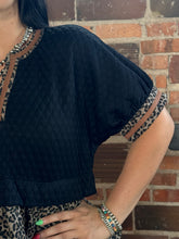 Load image into Gallery viewer, Textured Leopard Contrast Top **2 COLORS**
