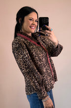 Load image into Gallery viewer, Leopard Button Down Top
