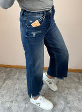 Load image into Gallery viewer, Cropped Wide Leg Risen Jeans
