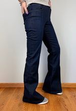 Load image into Gallery viewer, Mid Rise Front Seam Flare Jeans
