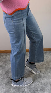 Light Wash Front Seam Cropped Risen Jeans