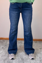 Load image into Gallery viewer, High Rise Trouser Relaxed Flare Lovervet Jeans.
