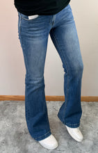 Load image into Gallery viewer, Medium Wash Flare Risen Jeans
