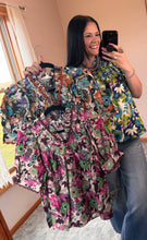 Load image into Gallery viewer, Floral Scallop Trim Top **3 COLORS**
