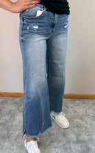 Load image into Gallery viewer, Medium Wash Cropped Wide Leg Risen Jeans
