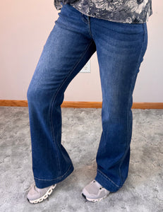 High Rise Trouser Relaxed Flare Lovervet Jeans.