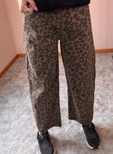 Load image into Gallery viewer, Leopard Barrel Jeans

