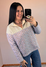 Load image into Gallery viewer, Mixed Print Quilted Pullover
