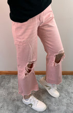 Load image into Gallery viewer, Powder Pink 90’s Vintage Cropped Flare Vervet Jeans
