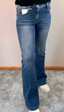 Load image into Gallery viewer, Medium Wash Flare Risen Jeans
