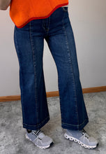 Load image into Gallery viewer, Dark Wash Front Seam Cropped Risen Jeans

