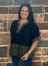 Load image into Gallery viewer, Textured Leopard Contrast Top **2 COLORS**
