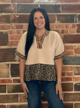 Load image into Gallery viewer, Textured Leopard Contrast Top **2 COLORS**
