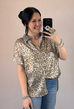 Load image into Gallery viewer, Taupe Leopard Button Up Top - PLUS
