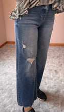 Load image into Gallery viewer, Wide Leg Cropped Petra Jeans
