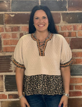 Load image into Gallery viewer, Textured Leopard Contrast Top **2 COLORS**
