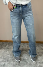 Load image into Gallery viewer, Medium Mineral Wash 90s Flare KanCan Jeans

