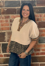 Load image into Gallery viewer, Textured Leopard Contrast Top **2 COLORS**
