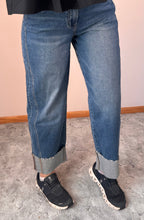 Load image into Gallery viewer, Cuffed Barrel Lovervet Jeans
