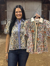 Load image into Gallery viewer, Diamond Floral Button Down Top **2 COLORS**
