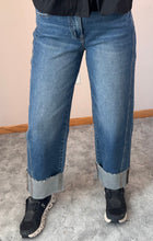 Load image into Gallery viewer, Cuffed Barrel Lovervet Jeans
