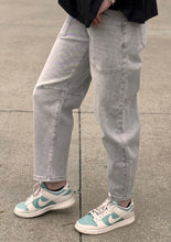Load image into Gallery viewer, Mid Rise Grey Wash Barrel Risen Jeans
