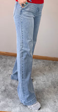 Load image into Gallery viewer, Light Wash Wide Leg Risen Jeans
