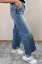 Load image into Gallery viewer, Medium Wash Cropped Wide Leg Risen Jeans
