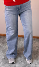 Load image into Gallery viewer, Light Wash Wide Leg Risen Jeans
