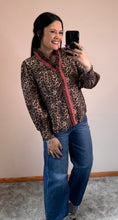Load image into Gallery viewer, Leopard Button Down Top

